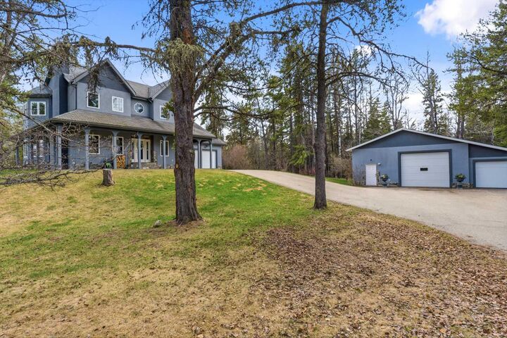Property Photo: 322 4 Street AB T0E 0B0