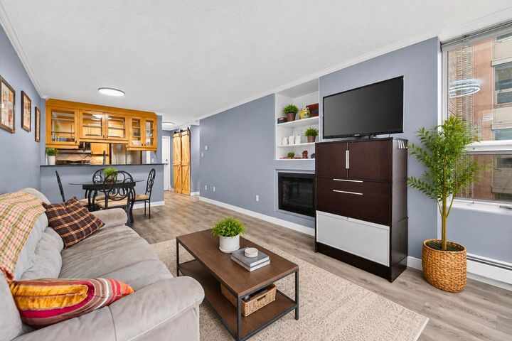 Property Photo:  4555 Varsity Lane NW 408  AB T3A 2V6 