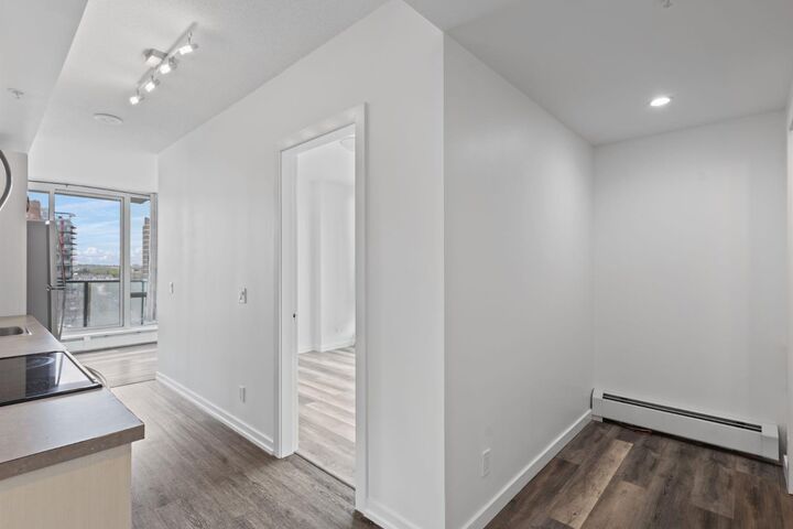 Property Photo: 450 8 Avenue SE 712 AB T2G 1T2