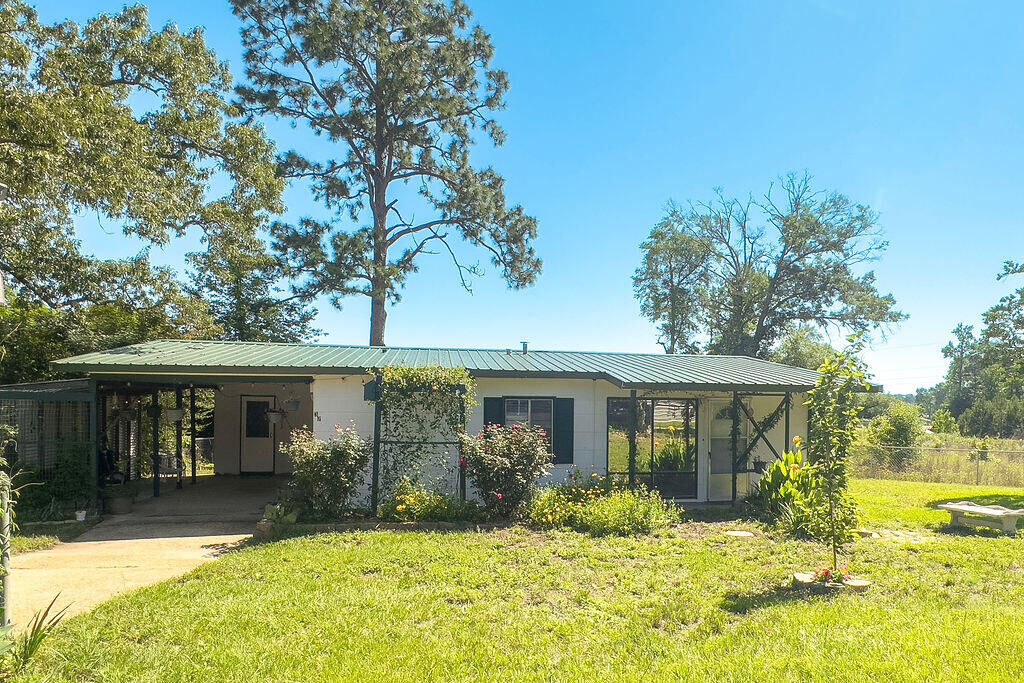 Property Photo:  32 Watson  LA 71446 