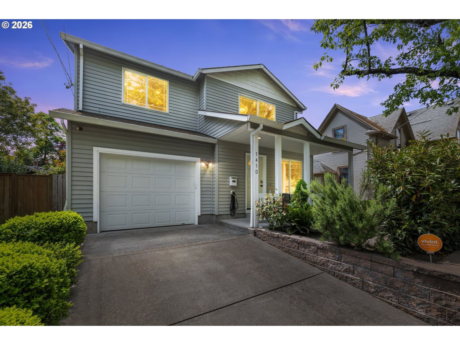 Property Photo:  1410 NE Dekum St  OR 97211 