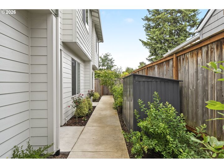 Property Photo:  6272 NE 6th Ave  OR 97211 