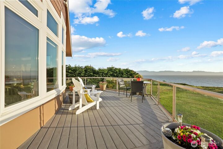 Property Photo:  813  Bergwacht Place  WA 98239 