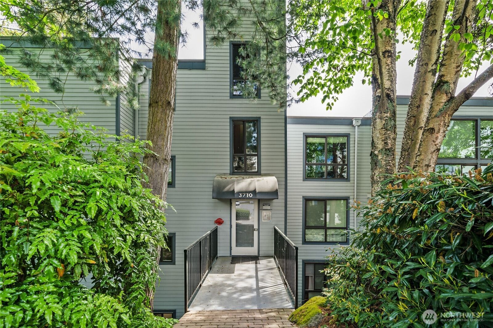 Property Photo:  3710  26th Place W 405  WA 98199 