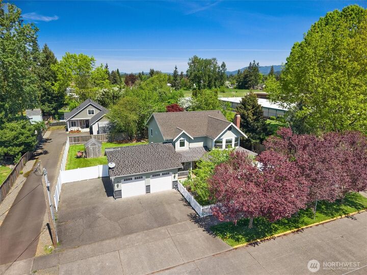 Property Photo:  2219  Kibler Avenue  WA 98022 