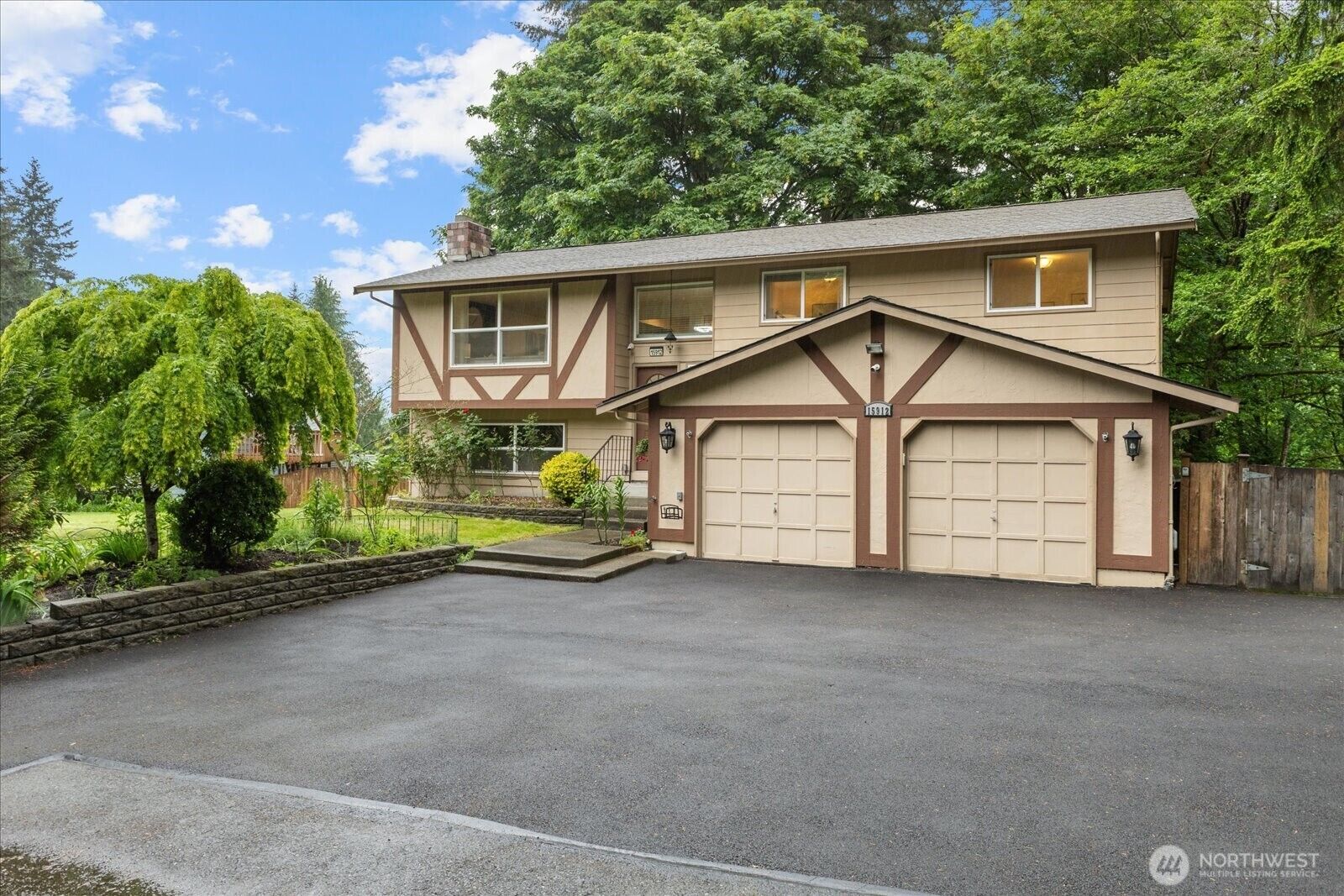 Property Photo:  15912  174th Avenue NE  WA 98072 