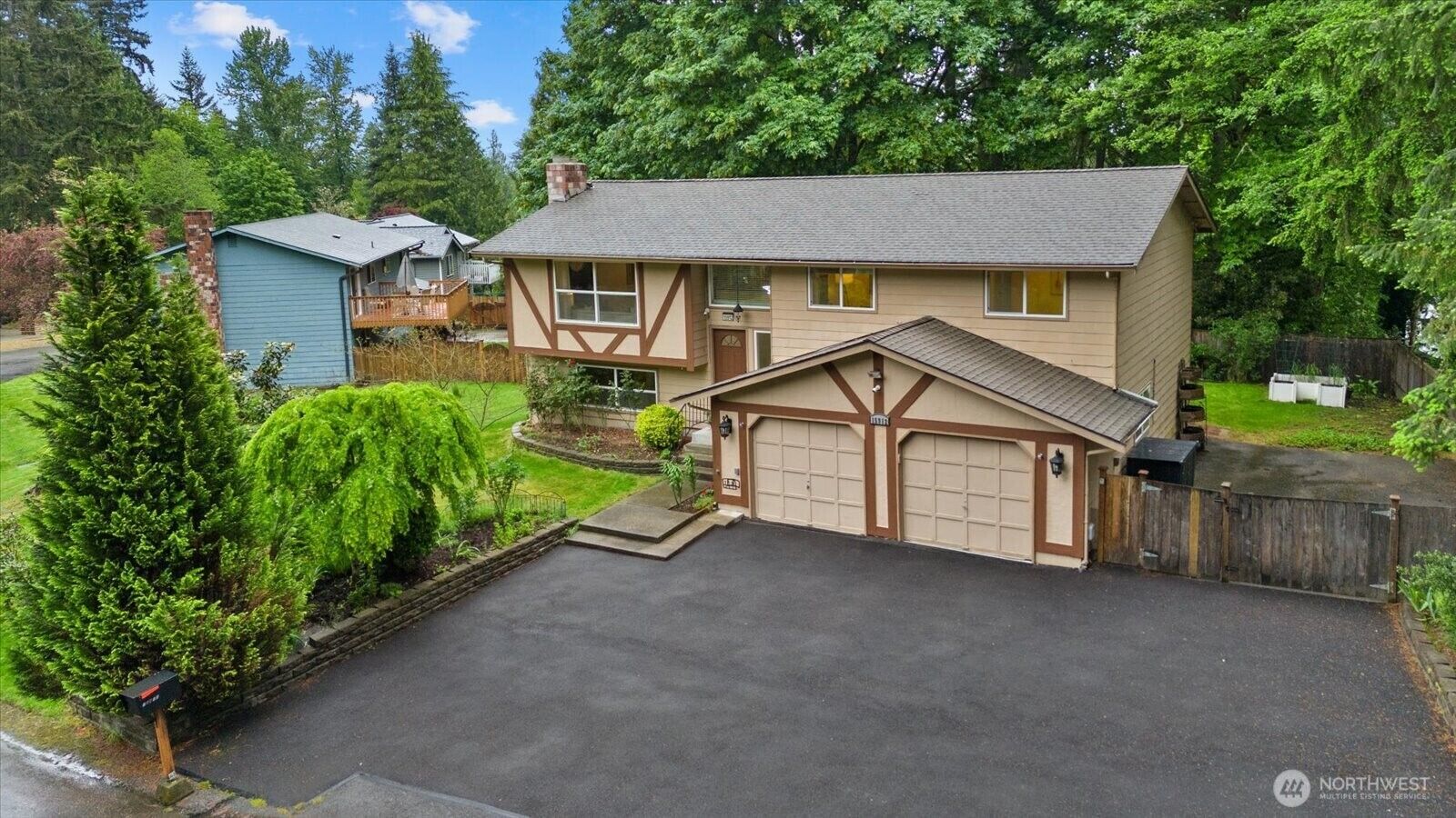Property Photo: 15912 174th Avenue NE WA 98072