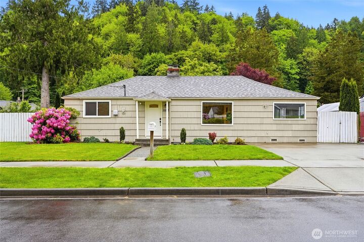 Property Photo: 3608 SE 5th Place WA 98058