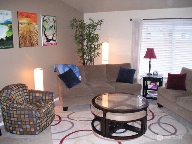 Property Photo:  907  Vera Court  WA 98273 