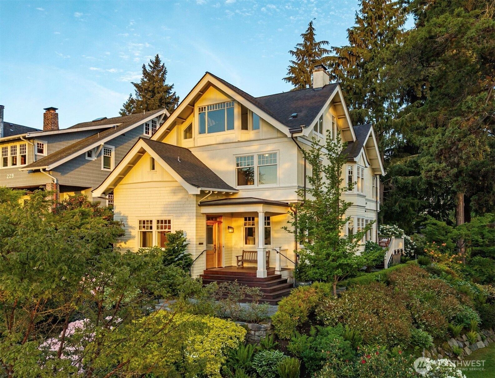 Property Photo:  233  36th Avenue E  WA 98112 