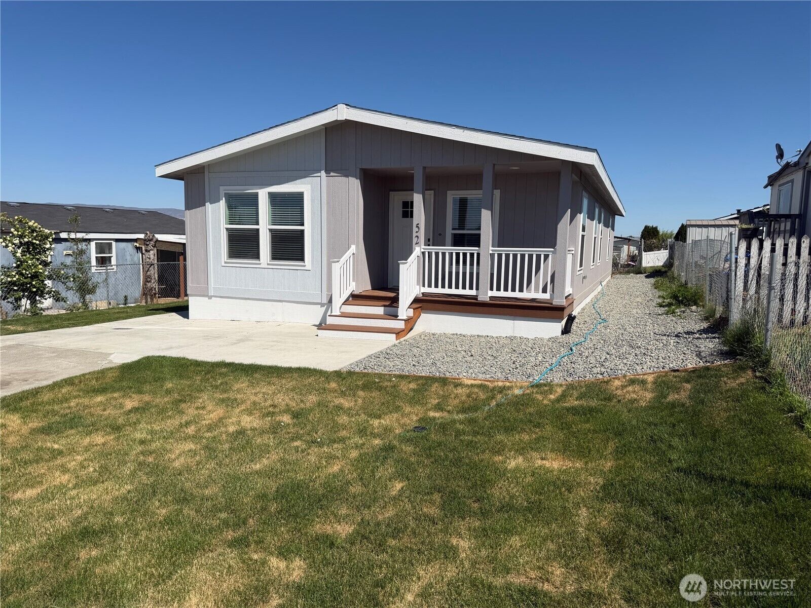 Property Photo:  402  Maple Avenue 52  WA 98944 
