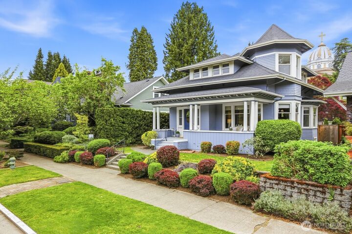 Property Photo:  726  20th Avenue E  WA 98112 