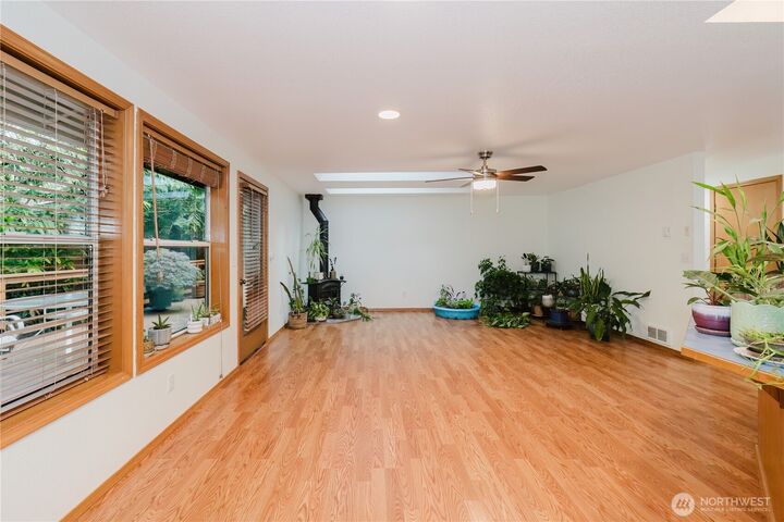 Property Photo:  566 E Pointes Drive W  WA 98584 