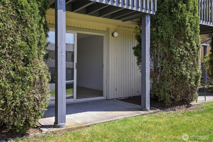 Property Photo: 31003 14th Avenue S E2 WA 98003