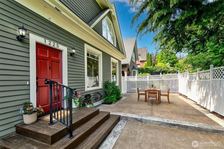 Property Photo:  1225  9th Avenue W  WA 98119 