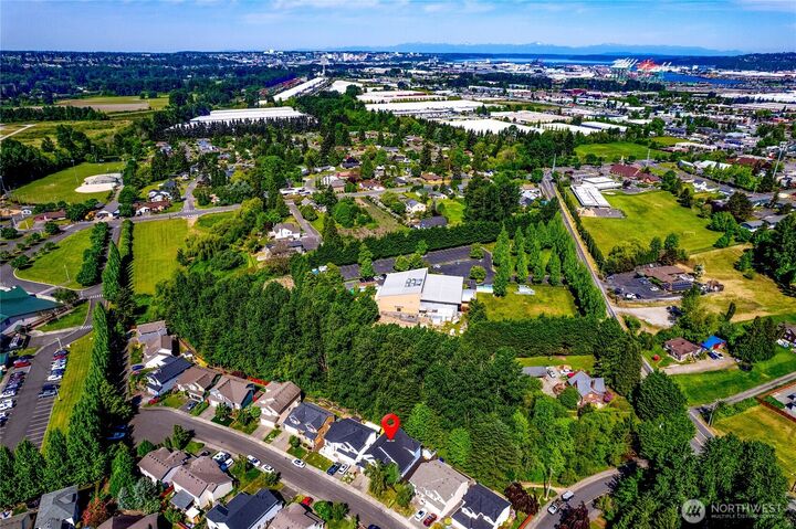 Property Photo:  5711  Pasinetti Street E  WA 98424 