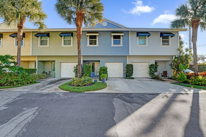 Property Photo:  1743 NE 4th Avenue F4  FL 33305 