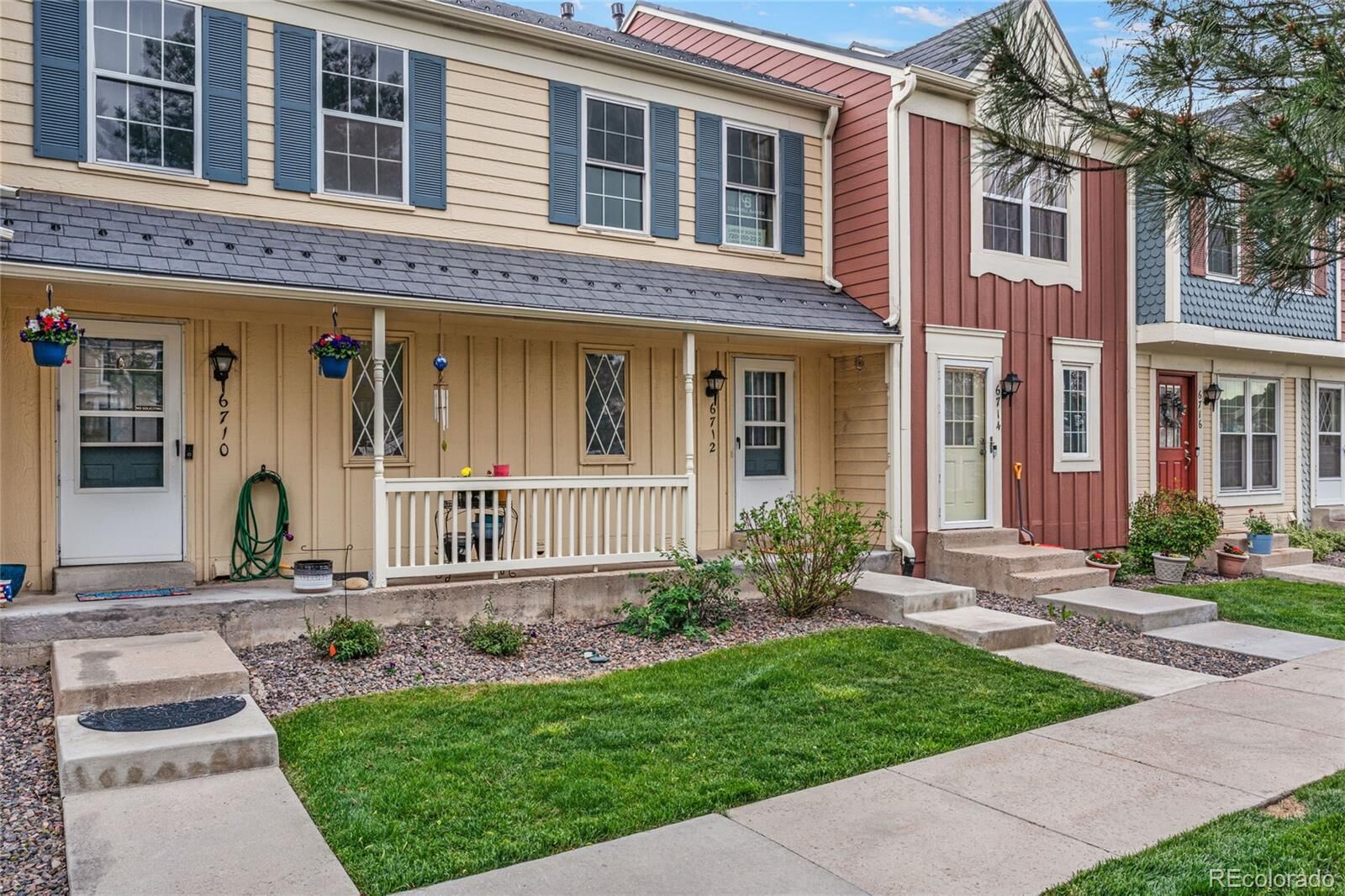 Property Photo:  6712 S Holland Way  CO 80128 