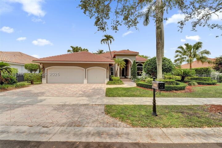 Property Photo: 1640 Island Way FL 33326