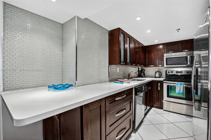 Property Photo: 2401 Collins Ave 1107 FL 33140