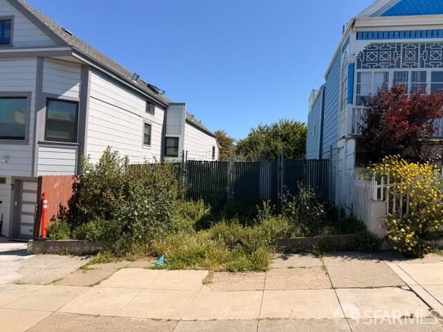 Property Photo: 1528 Newcomb Avenue CA 94124