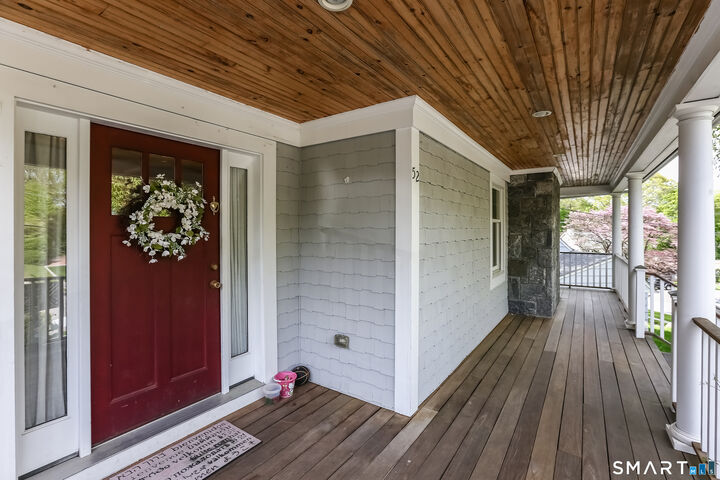 Property Photo:  