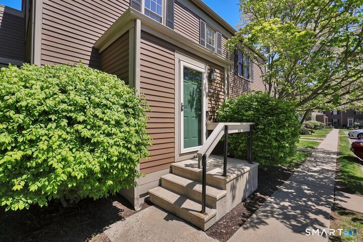 Property Photo:  32 Whitney Lane 32  CT 06033 