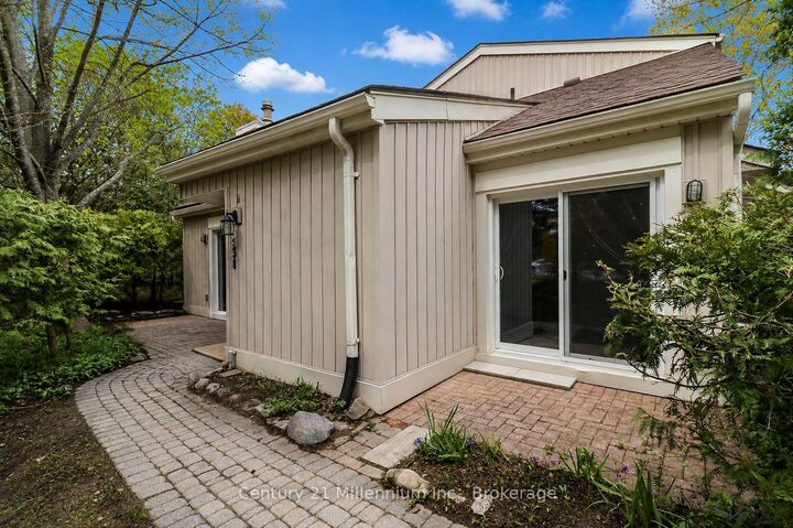 Property Photo:  22 Dawson Drive 538  ON L9Y 5B4 