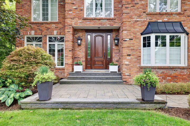 Property Photo: 1379 Meadow Green Court ON L5H 4J3