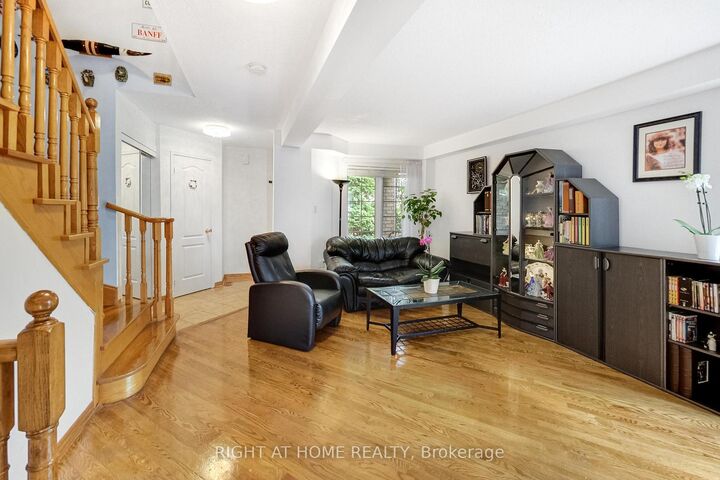 Property Photo: 28 Foxtail Ridge ON L3X 1Z6