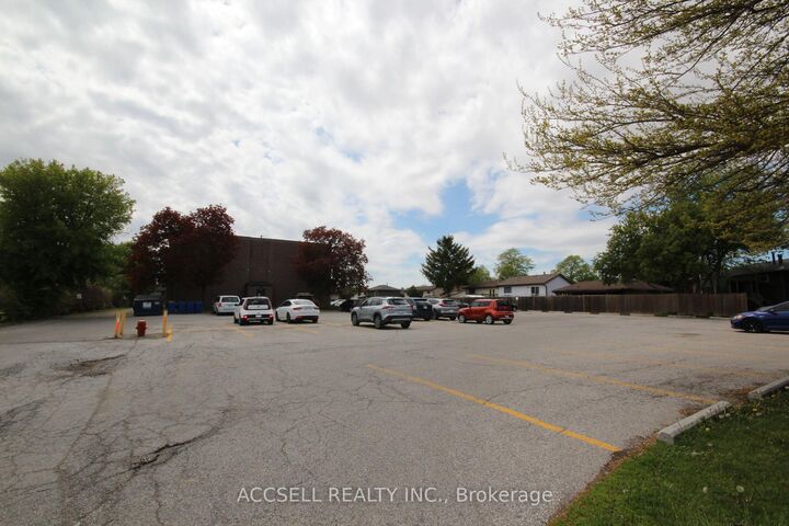 Property Photo: 276 Merritt Avenue 306 ON N7M 3G1