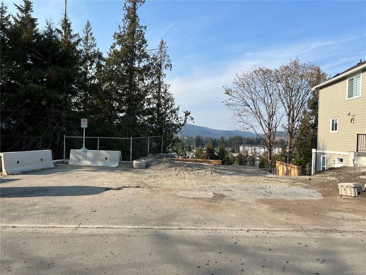 1002 Peace Keeping Cres — photo 1