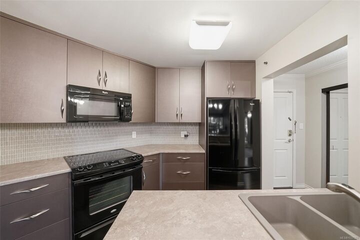 Property Photo:  1685 Estevan Rd 107  BC V9S 5V9 
