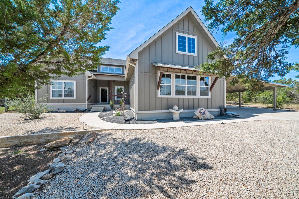 Property Photo: 411 Eagle Lane TX 78623