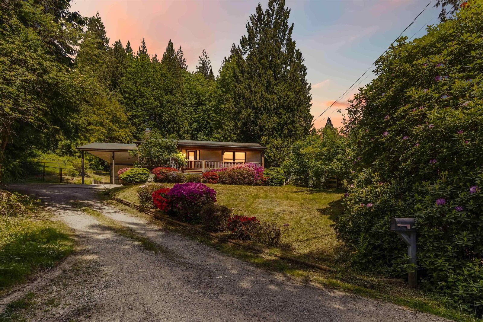 Property Photo: 31747 Viewcrest Avenue BC V4S 1E7