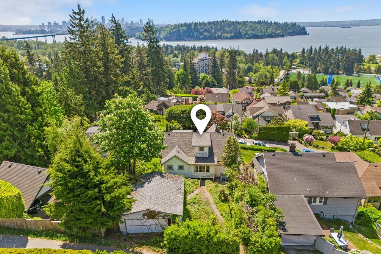 Property Photo: 1013 Duchess Avenue BC V7T 1G8