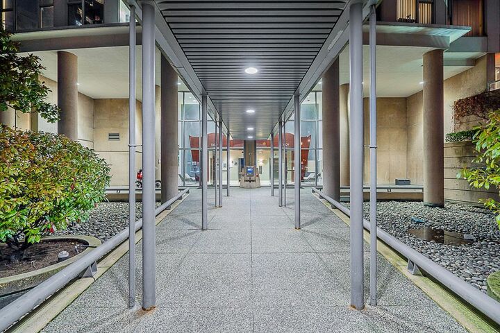 Property Photo:  1009 Expo Boulevard 1909  BC V6Z 2V9 