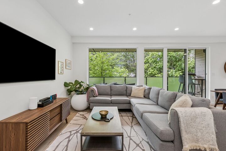 Property Photo: 1089 Wilson Crescent 9 BC V8B 0M4