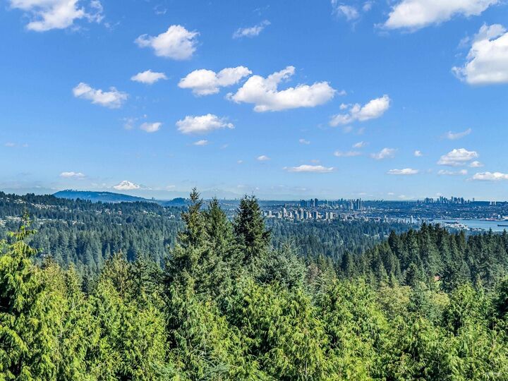 Property Photo:  574 St. Andrews Place  BC V7S 1V8 