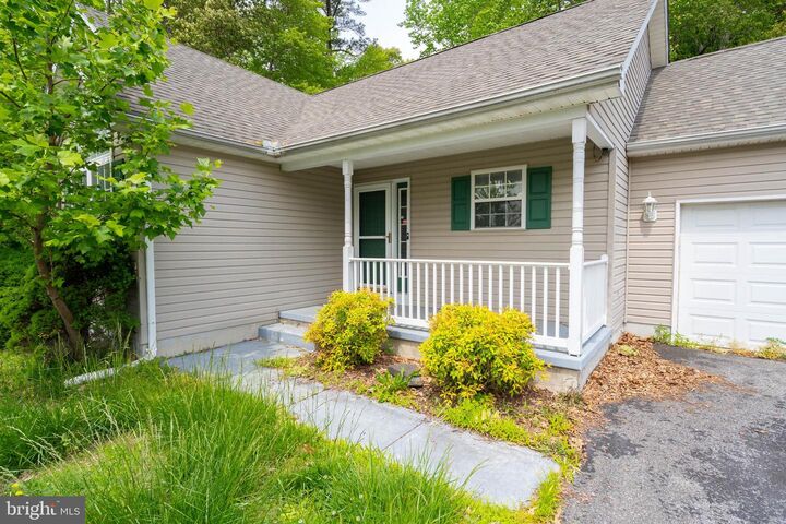 Property Photo: 13 Hidden Creek Way DE 19962