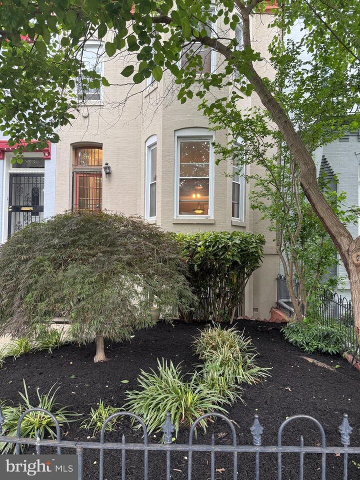 Property Photo:  1914 11th Street NW  DC 20001 
