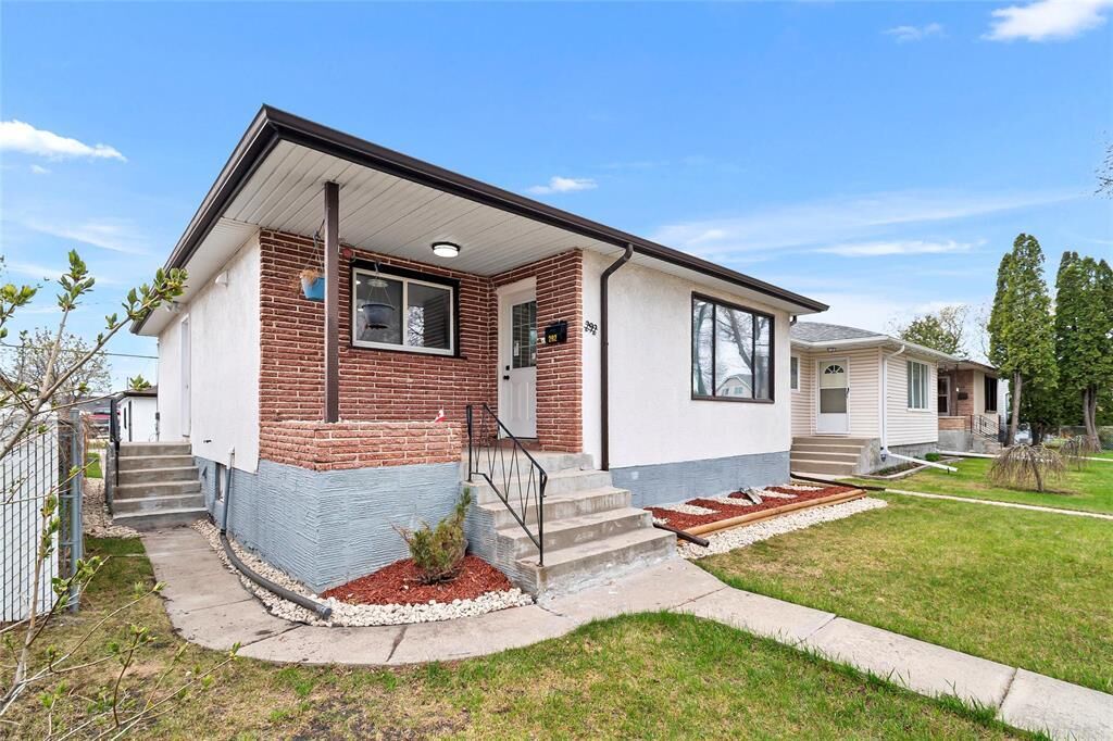 Property Photo:  292 Leila Avenue  MB R2V 1L8 