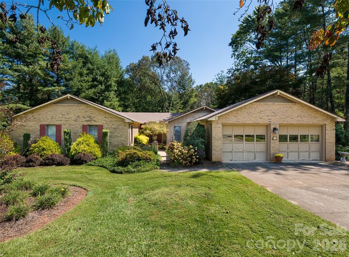 Property Photo:  40 Applecross Road  NC 28787 