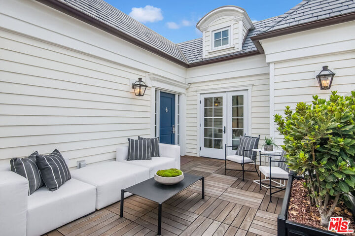 Property Photo: 15225 Palisades Village Ln CA 90272