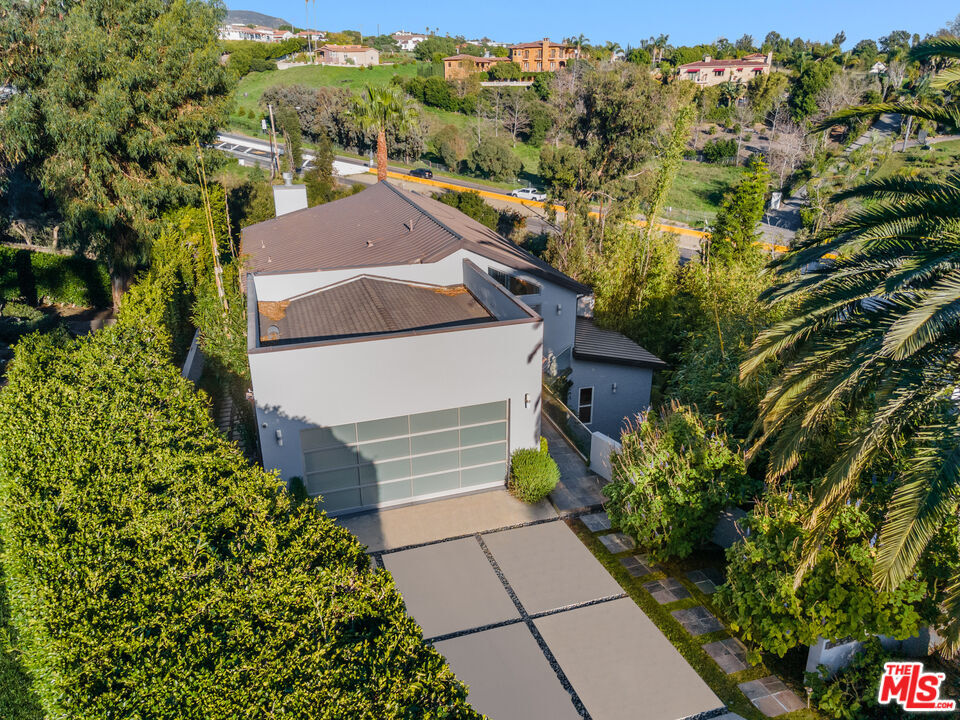 Property Photo: 28927 W Beach Ln CA 90265