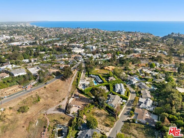 Property Photo: 1116 Maroney Ln CA 90272