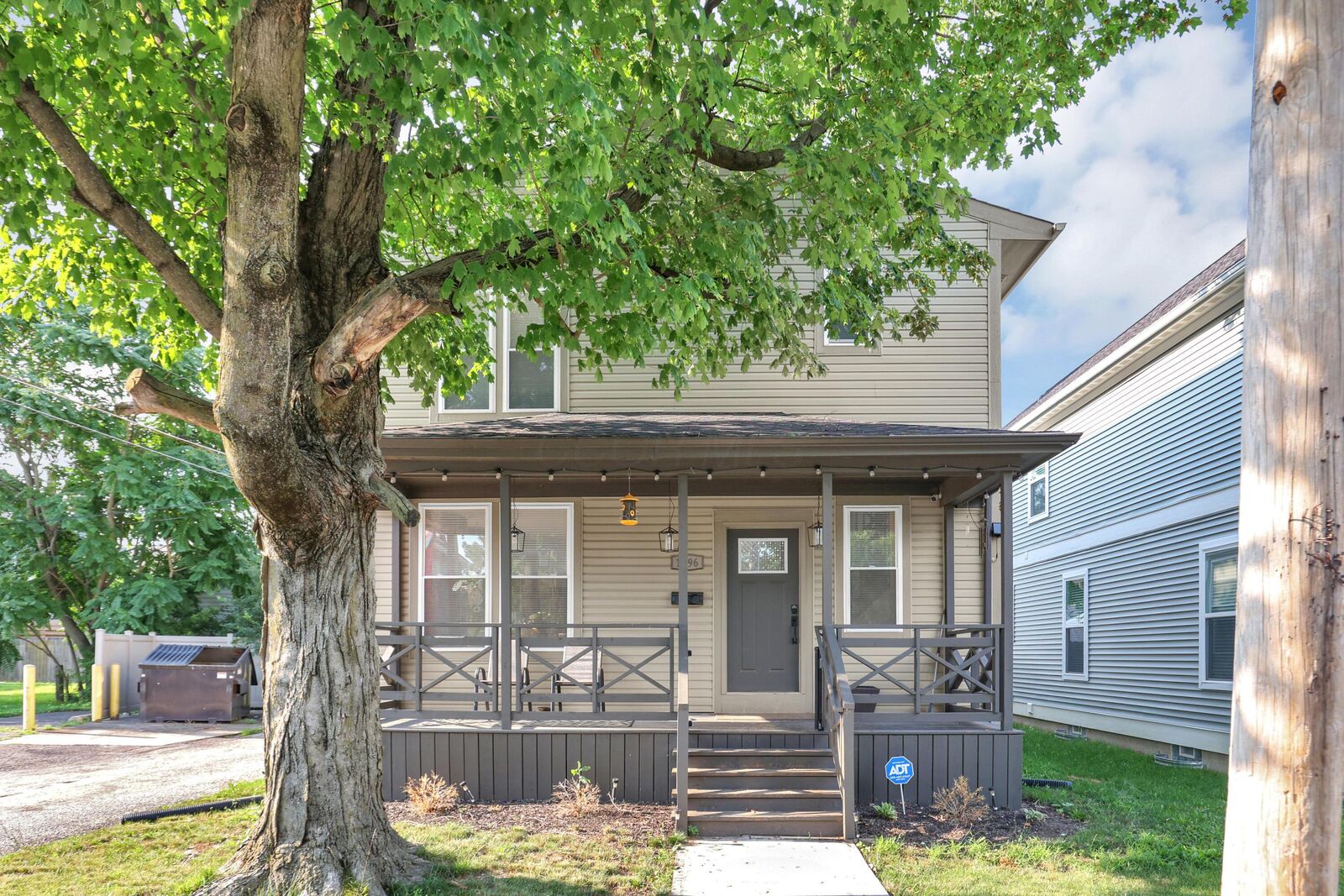 Property Photo:  1096 E Sycamore Street  OH 43206 