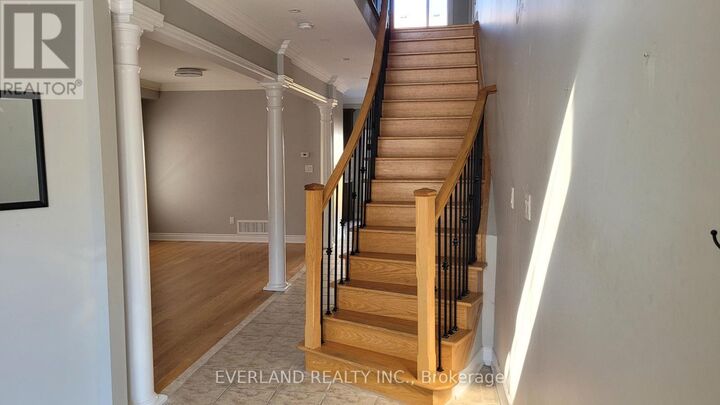 Property Photo:  58 Casa Nova Drive  ON L4H 3A1 