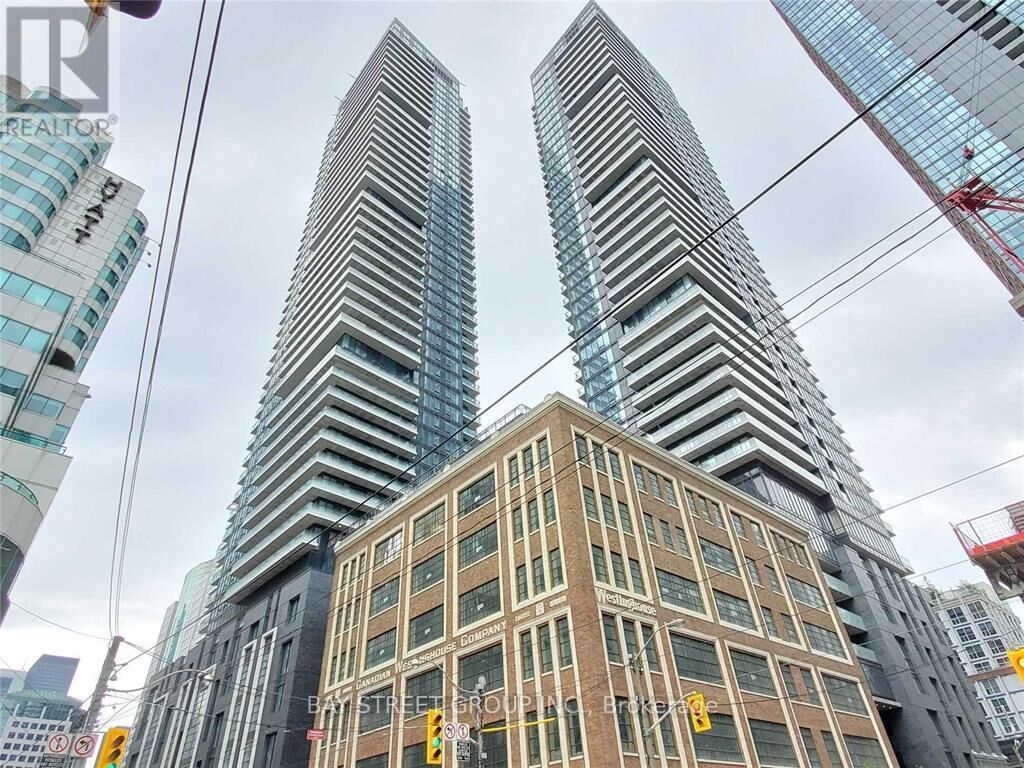 Property Photo: 125 Blue Jays Way 1807 ON M5V 0N5