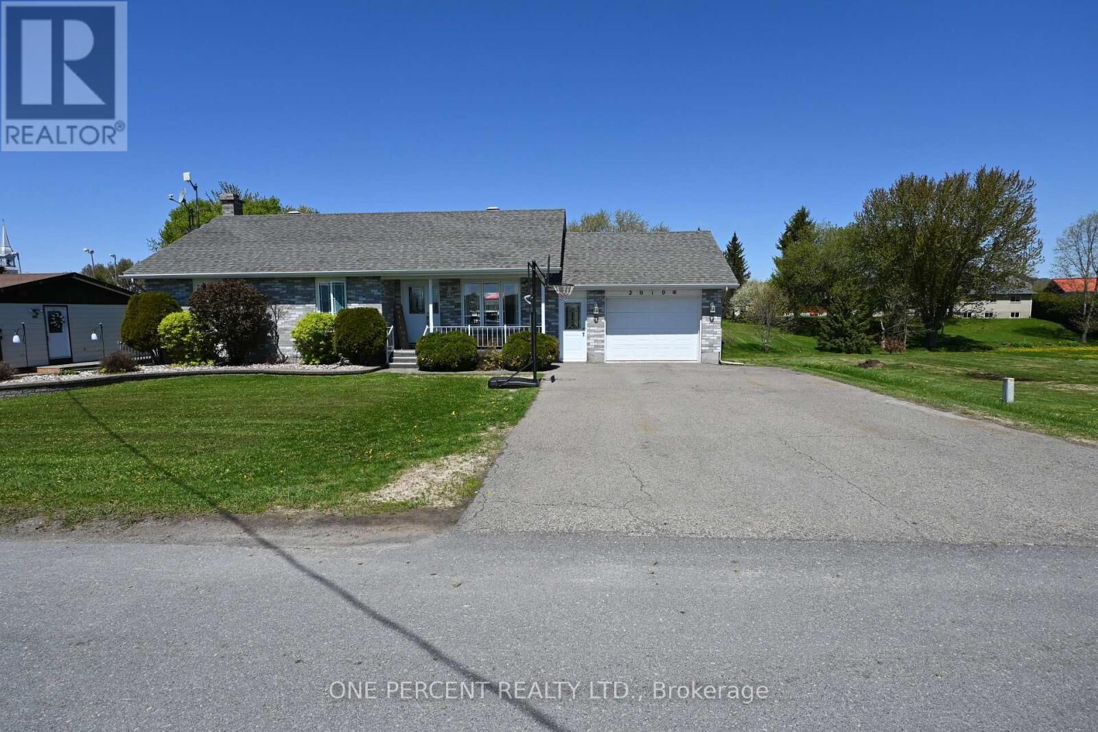 Property Photo:  2010 Rue Du Parc Street West  ON K0B 1J0 